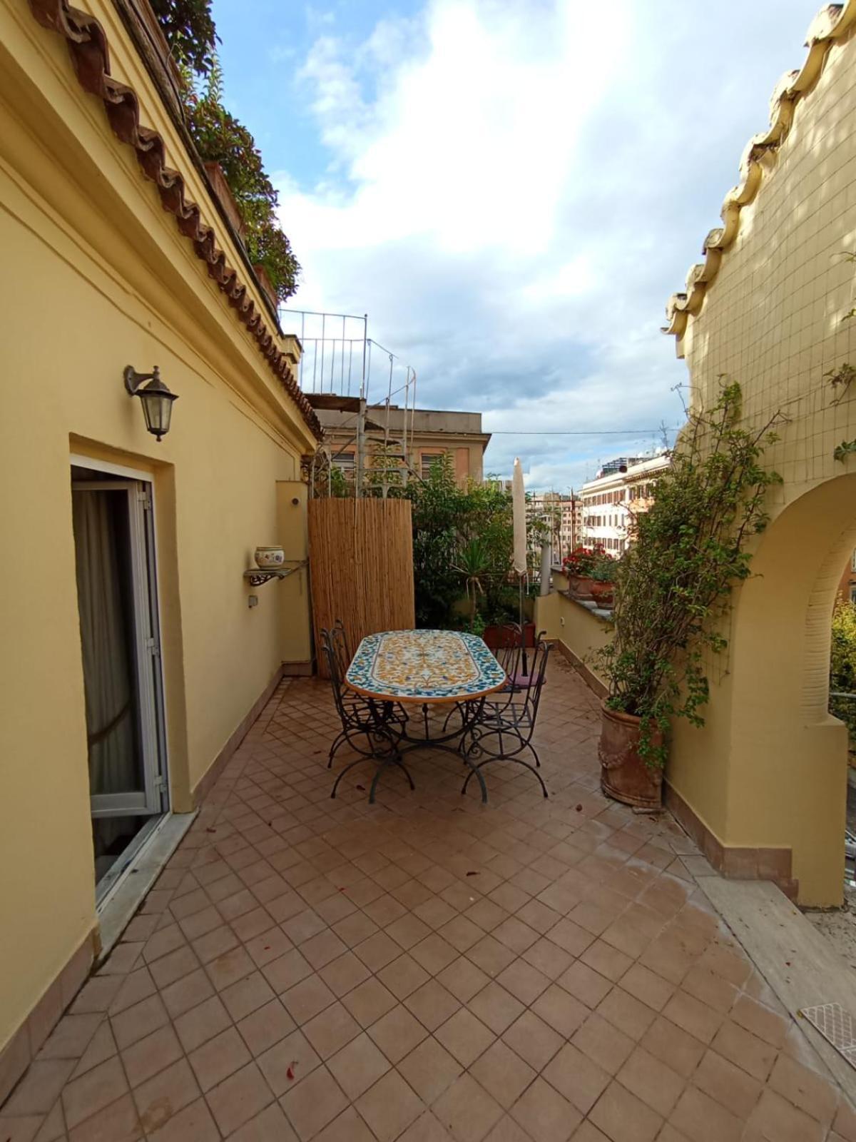 Vatican Penthouse - Terrace With View *